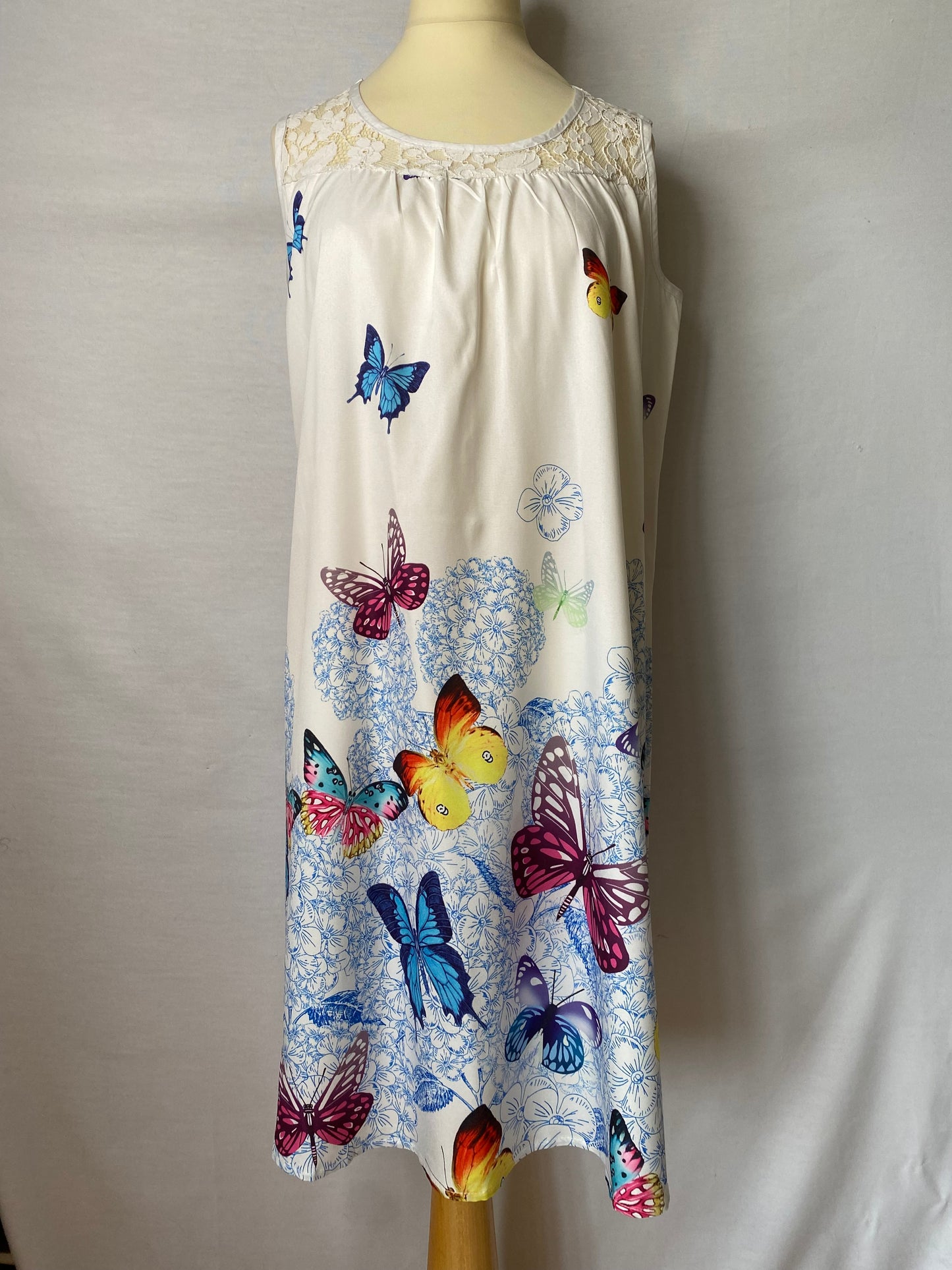 Unbranded - XL white butterfly print summer dress coverup