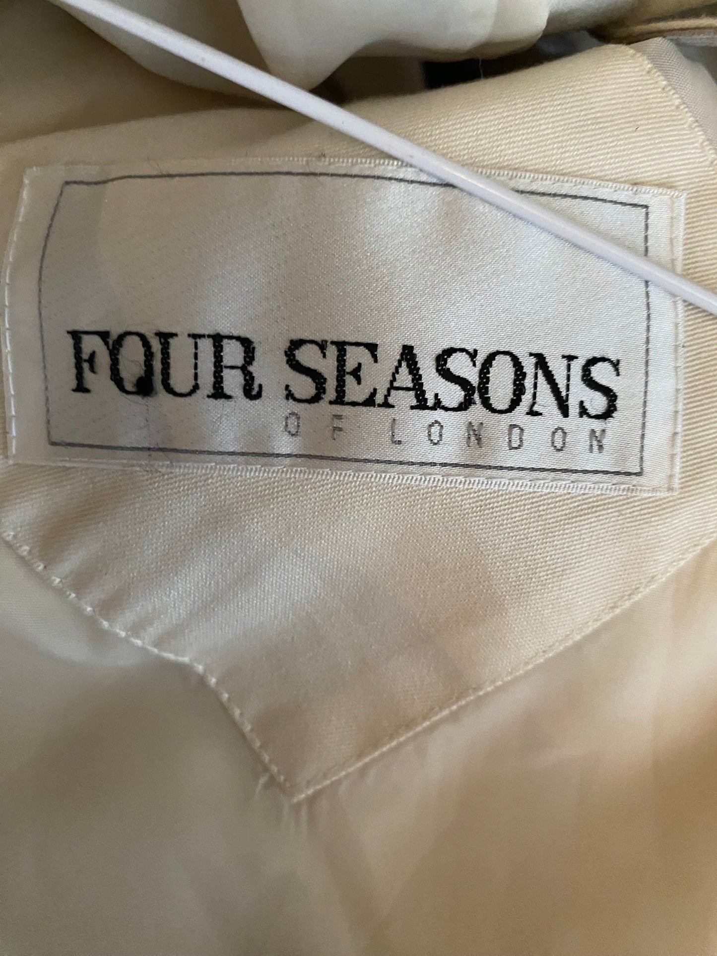 Four Seasons - XXXL/16 - retro 1980’s cream with grey accent trench coat