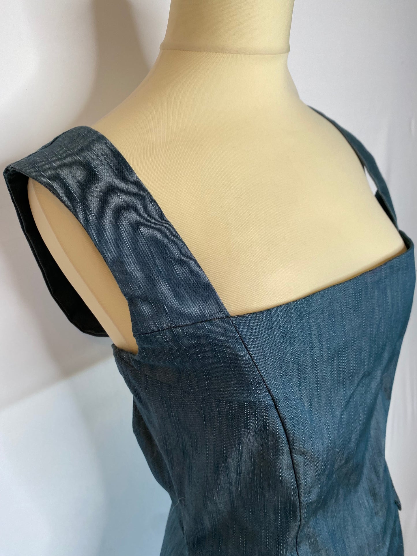 Rare - S 8 - blue denim open back knee length pencil dress